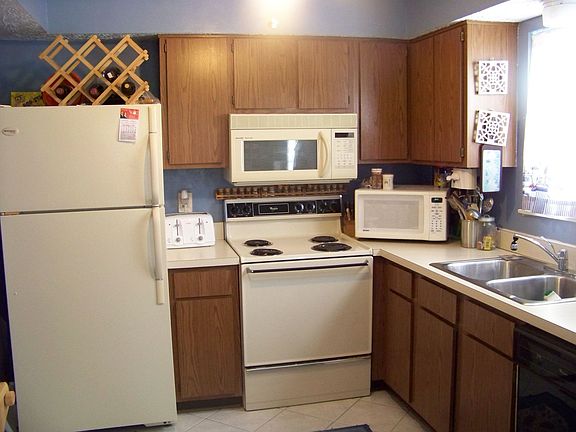 2nd image of 1865 Laramie Dr