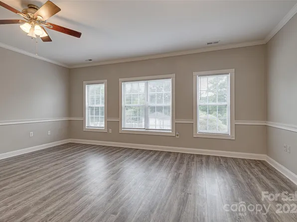 9273 Meadow Vista Rd, Charlotte, NC 28213