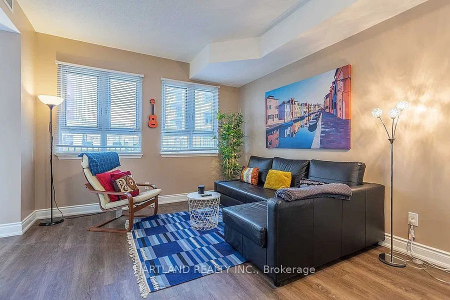 399 Elizabeth St — Photo 2