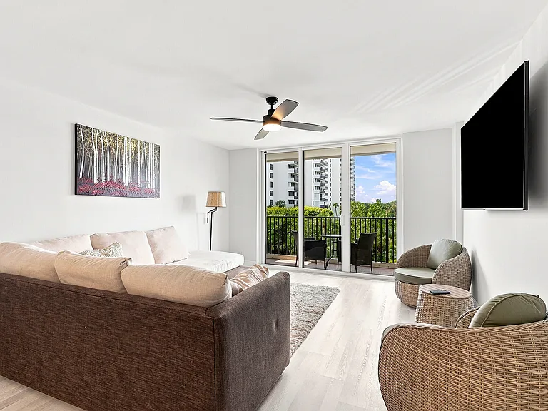 2121 N Ocean Blvd #405W — Photo 10