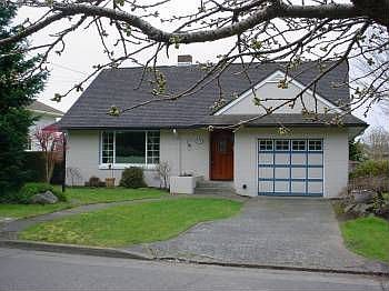 1st image of 629 Essex Ave
