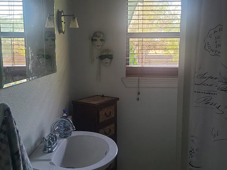 216 Enfield Rd — Photo 15