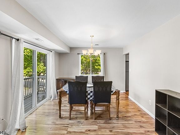 4th image of 5 Garden Ct