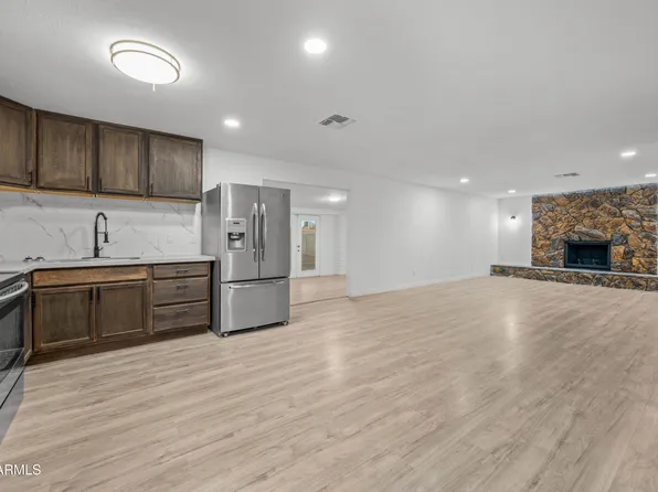 8217 W CAMPBELL Avenue, Phoenix, AZ 85033