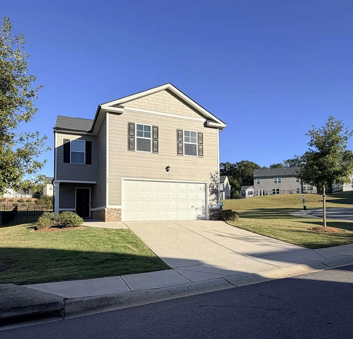 4 bed, 2.5 bath, 1929 sqft, $2,299 — Photo 1