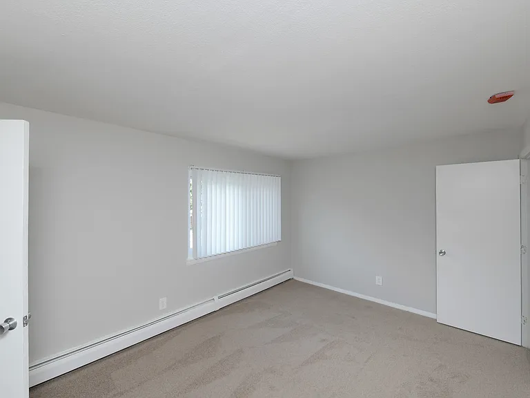 Bayside Country Club Apartments — Photo 57