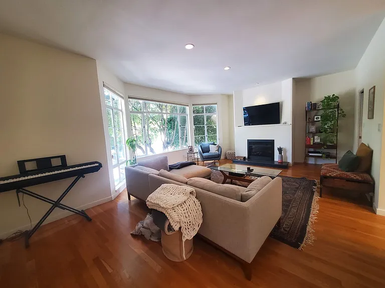 2133 Filbert St — Photo 7
