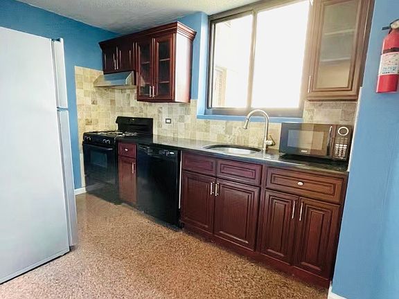 4th image of 13835 Elder Ave #12