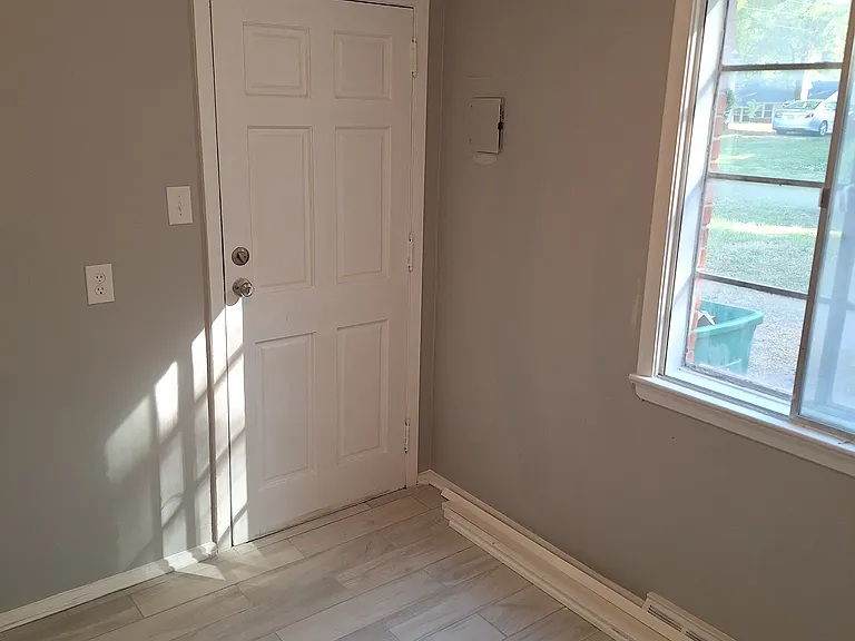 1916 Manteo Ct — Photo 11