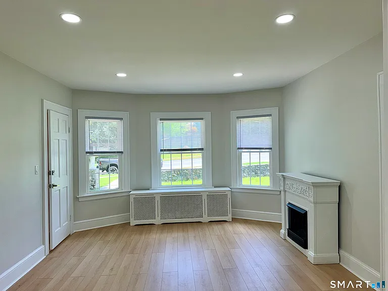 332 Robbins St — Photo 3