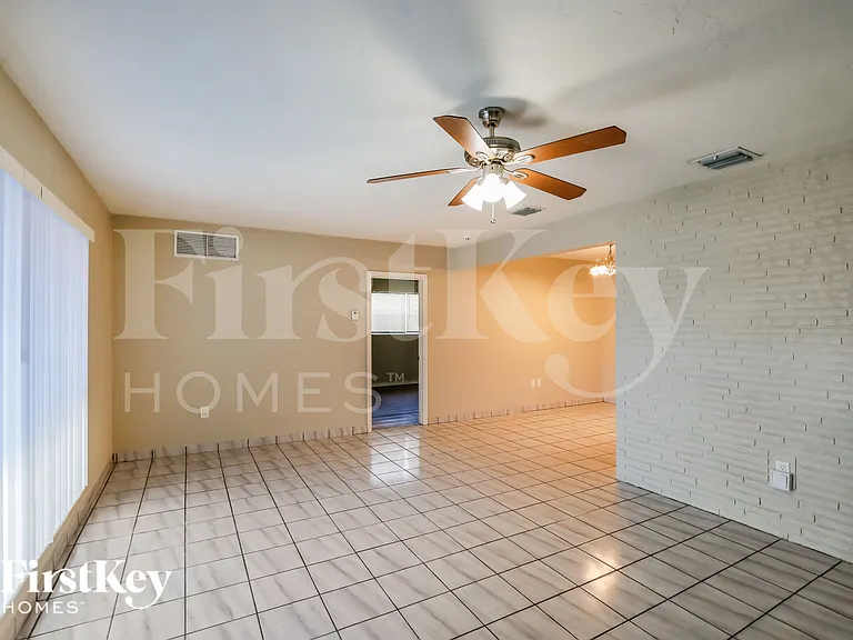 7925 Indigo St — Photo 3