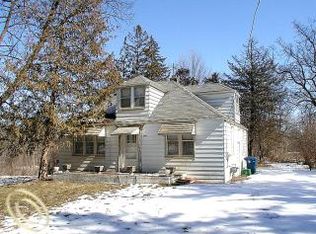 3917 Old Plank Rd, Milford, MI 48381