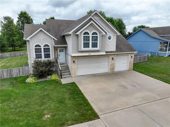 911 Crestridge Dr, Kearney, MO 64060