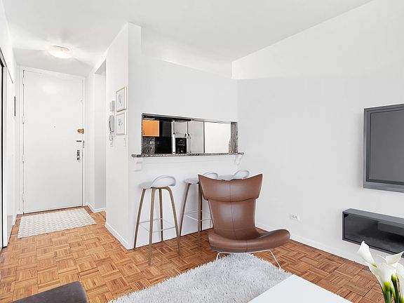 2nd image of 200 E 89th St APT 6D