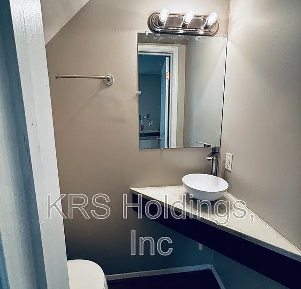 817 Pleasant St — Photo 12