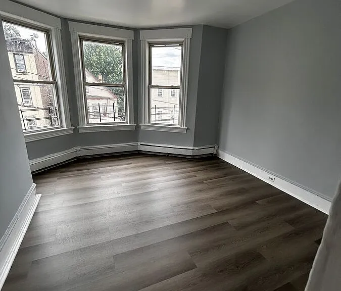 105 Maple St — Photo 5