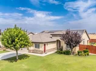 9500 Meadow Falls Dr, Bakersfield, CA 93311
