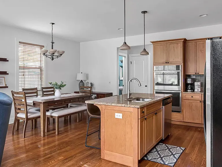 1109B S Douglas Ave — Photo 27