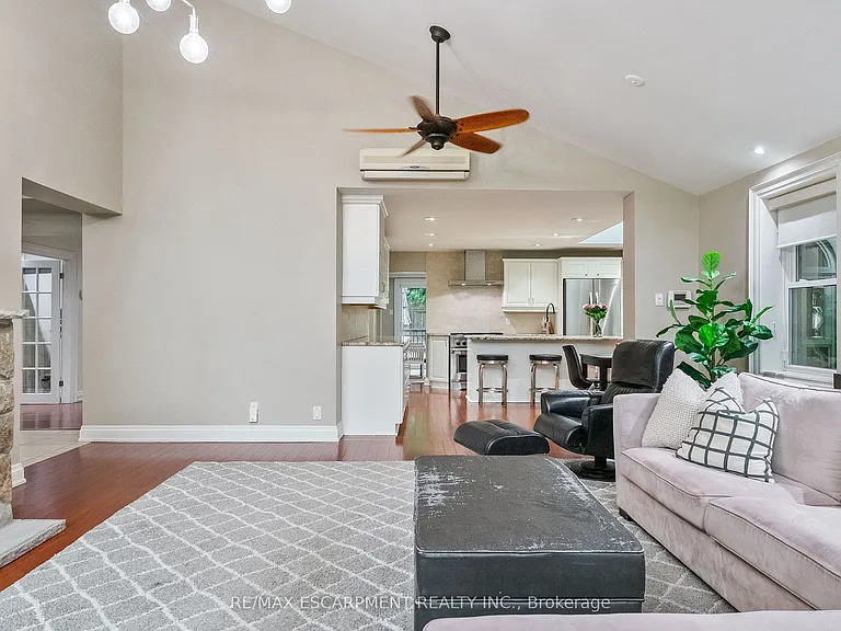 615 Vanessa Cres — Photo 10