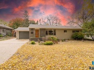 2705 W Wood Dr, Sioux Falls, SD 57105