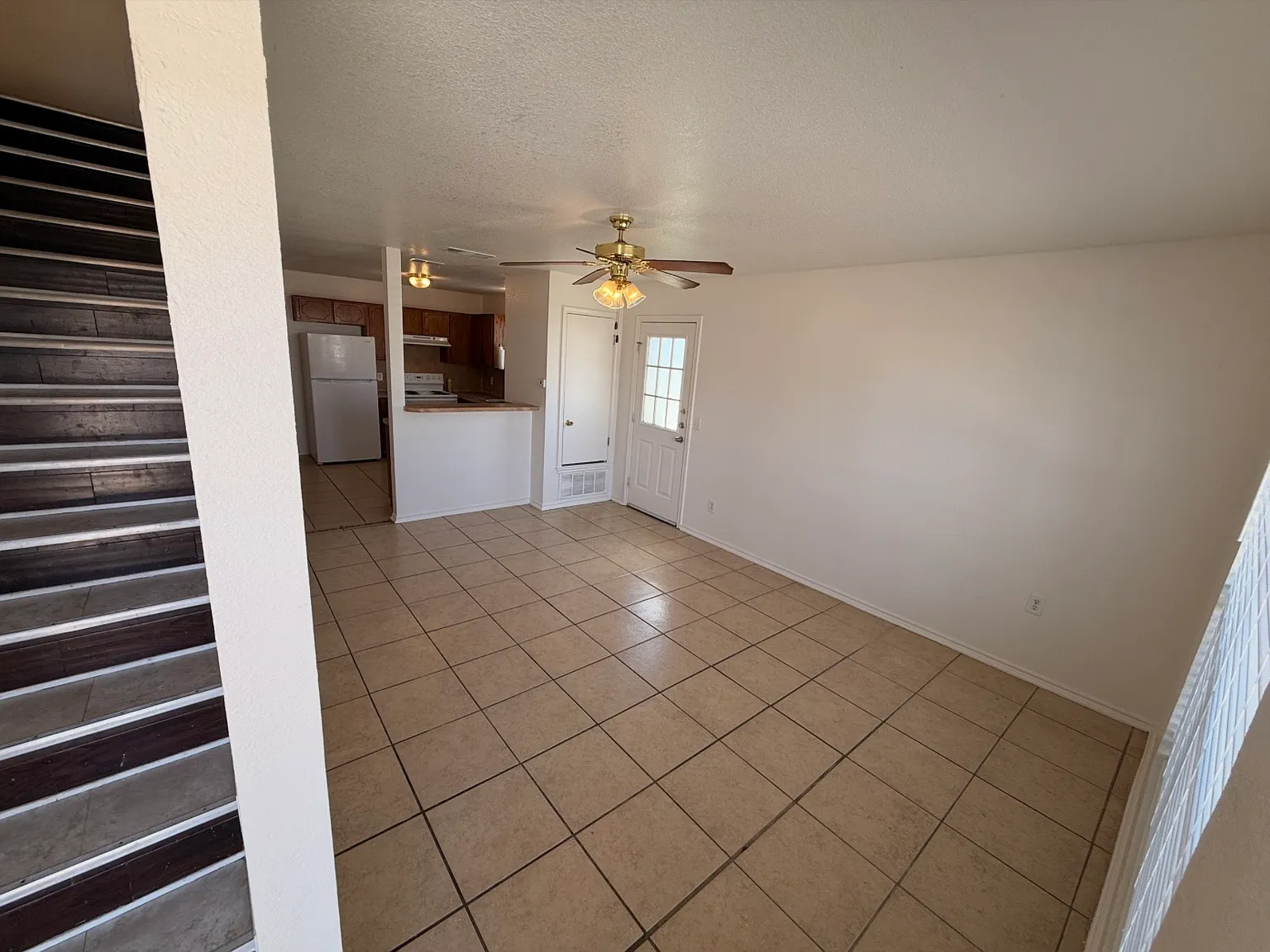 3 bed, 1200 sqft, $1,000 — Photo 3