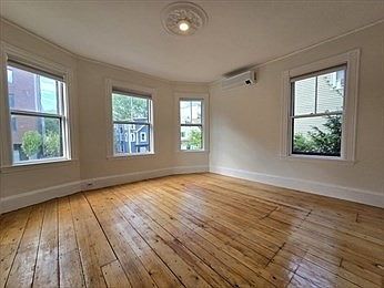 4th image of 98 Boylston St APT 1