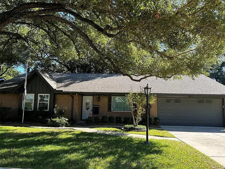 10233 Moorberry Ln — Photo 1