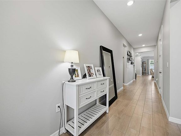 4th image of 987 GRIFFON AVENUE