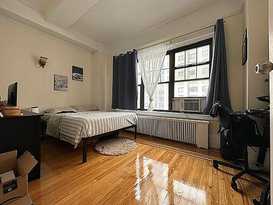5th image of 310 E 55th St APT 10C