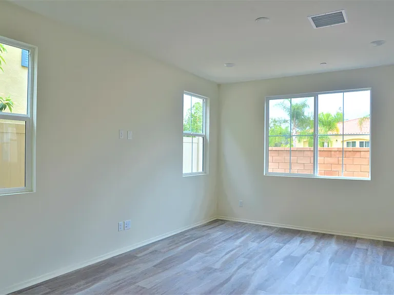 822 Brookdale Dr — Photo 8