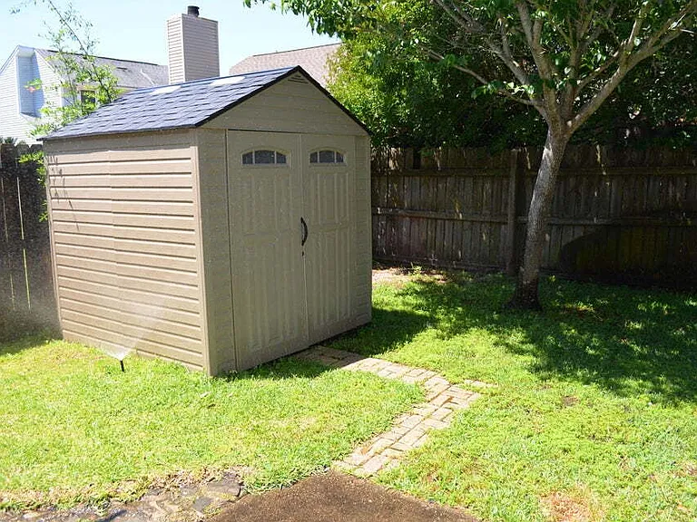 380 Canterbury Cir NW — Photo 12