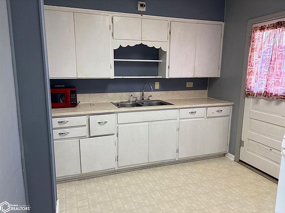5th image of 604 Hickory St