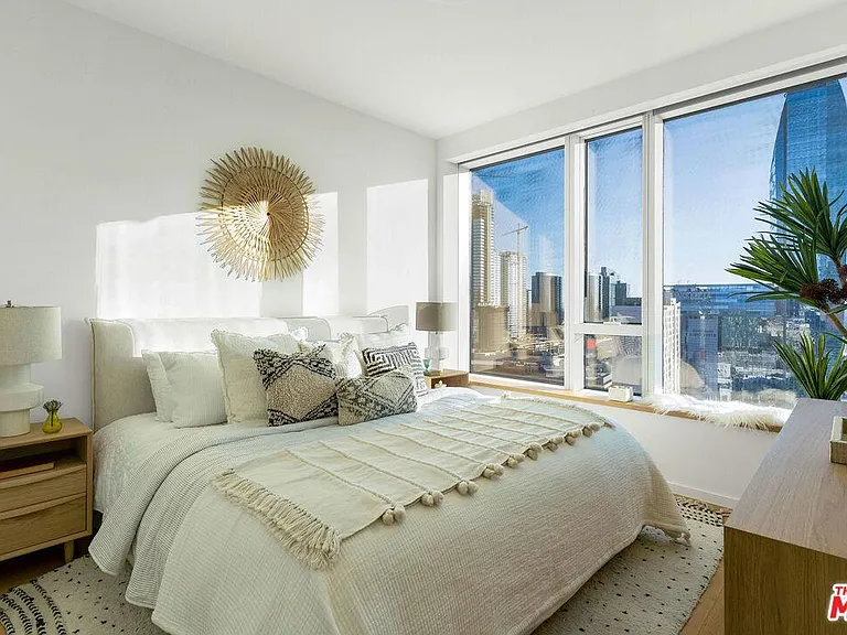 889 Francisco St #1702 — Photo 7