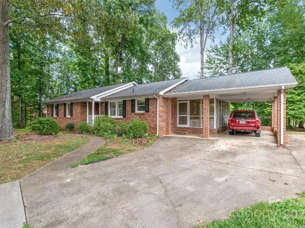 310 Oakwood Dr, Mount Holly, NC 28120
