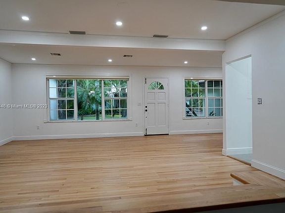 4th image of 6901 Mindello St