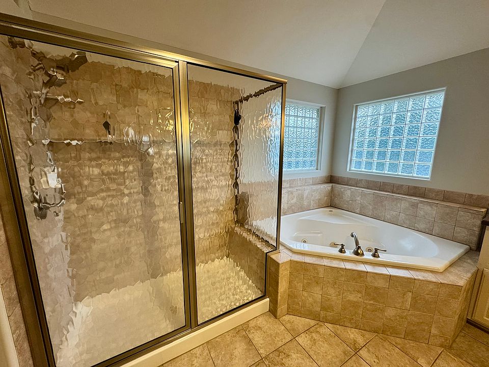 7669 Castle St, Papillion, NE 68046 | Zillow