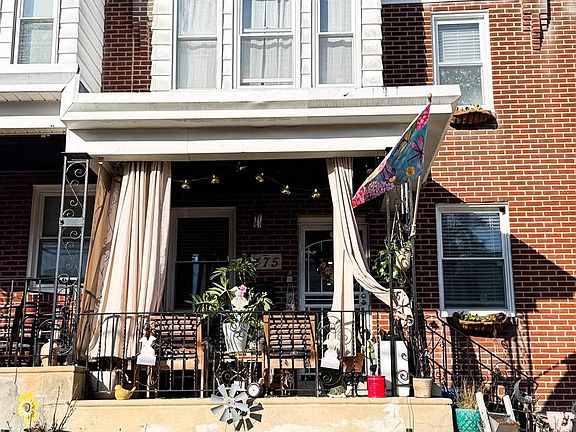 2nd image of 475 Robbins St