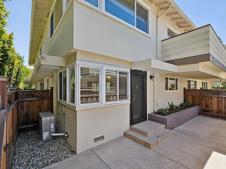Luxury Apartment Available in gated Community downtown Palo Alto! — Photo 25