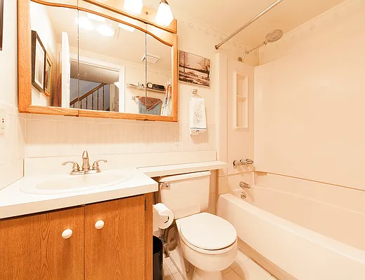 Sold by The Bedford Hill Group | media 7