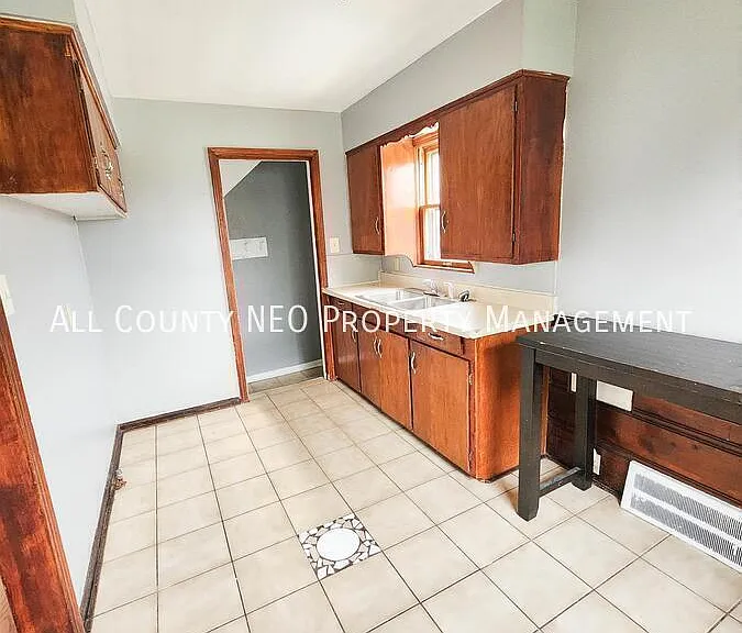 16409 Cloverside Ave — Photo 6