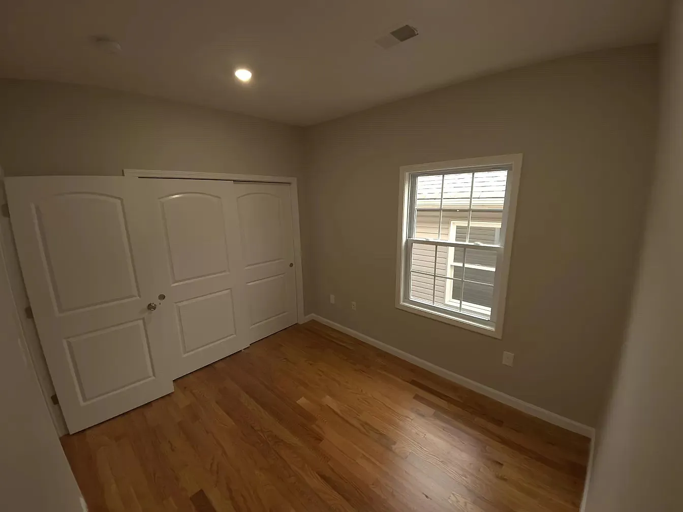 1 bed, 2500 sqft, $1,100 — Photo 2