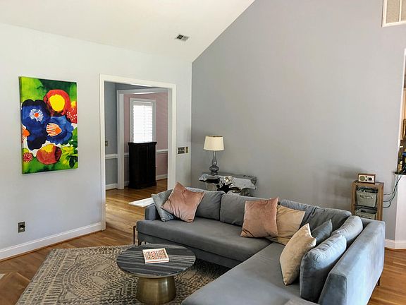 5th image of 5016 Monck Ct