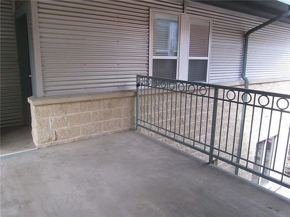 5th image of 1615 W Oleander St APT 200