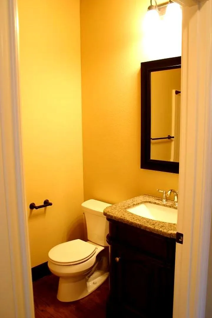 6 bed 6 bath by Fred Meyer/Coffee Culture — Photo 3