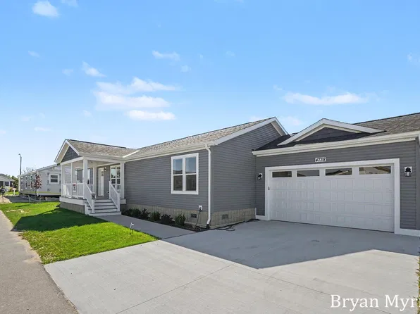 4738 Floral Wood Ln, Holland, MI 49423