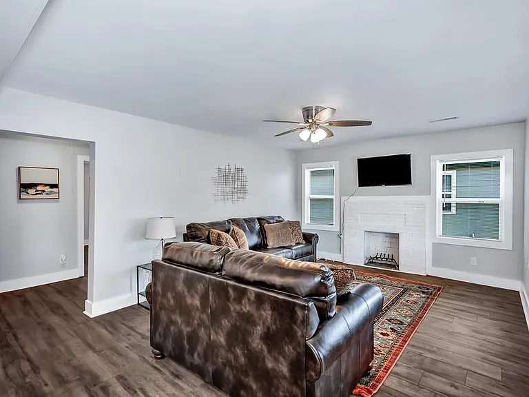 2604 Holmes Ave NW — Photo 4