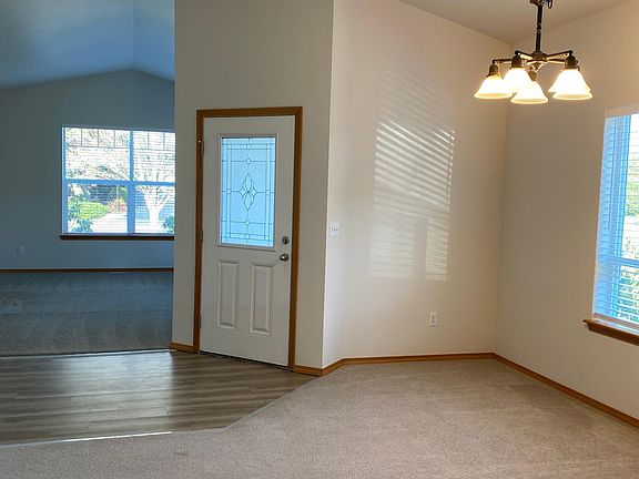 5th image of 2817 Haig Dr SE