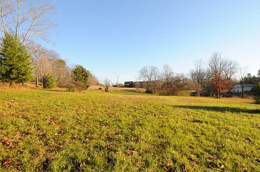 3rd image of 2114 Tuckaleechee Pike