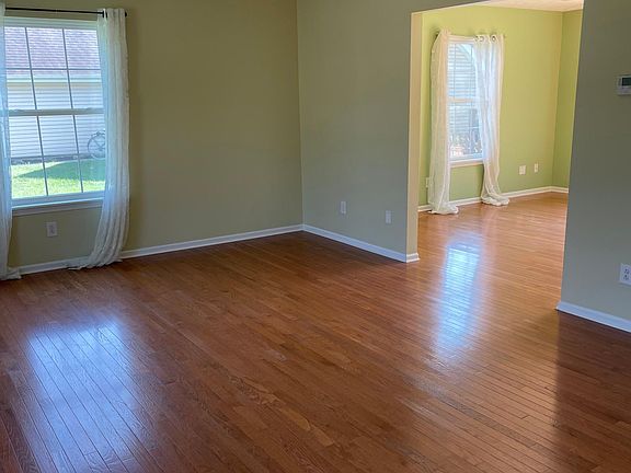 4th image of 320 Kingsfield Ct