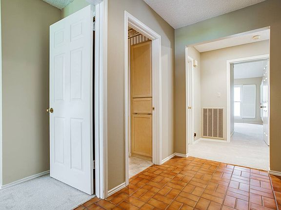 4th image of 2611 Country Square St